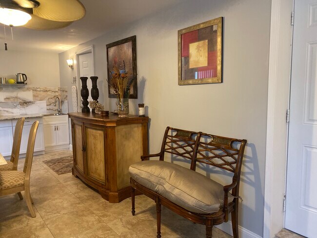 Foto del edificio - 493 Castle Dr