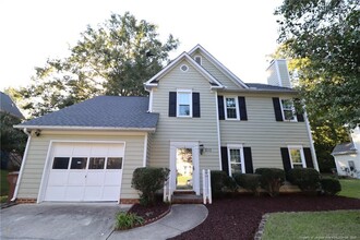 Building Photo - 211 Amberglow Pl