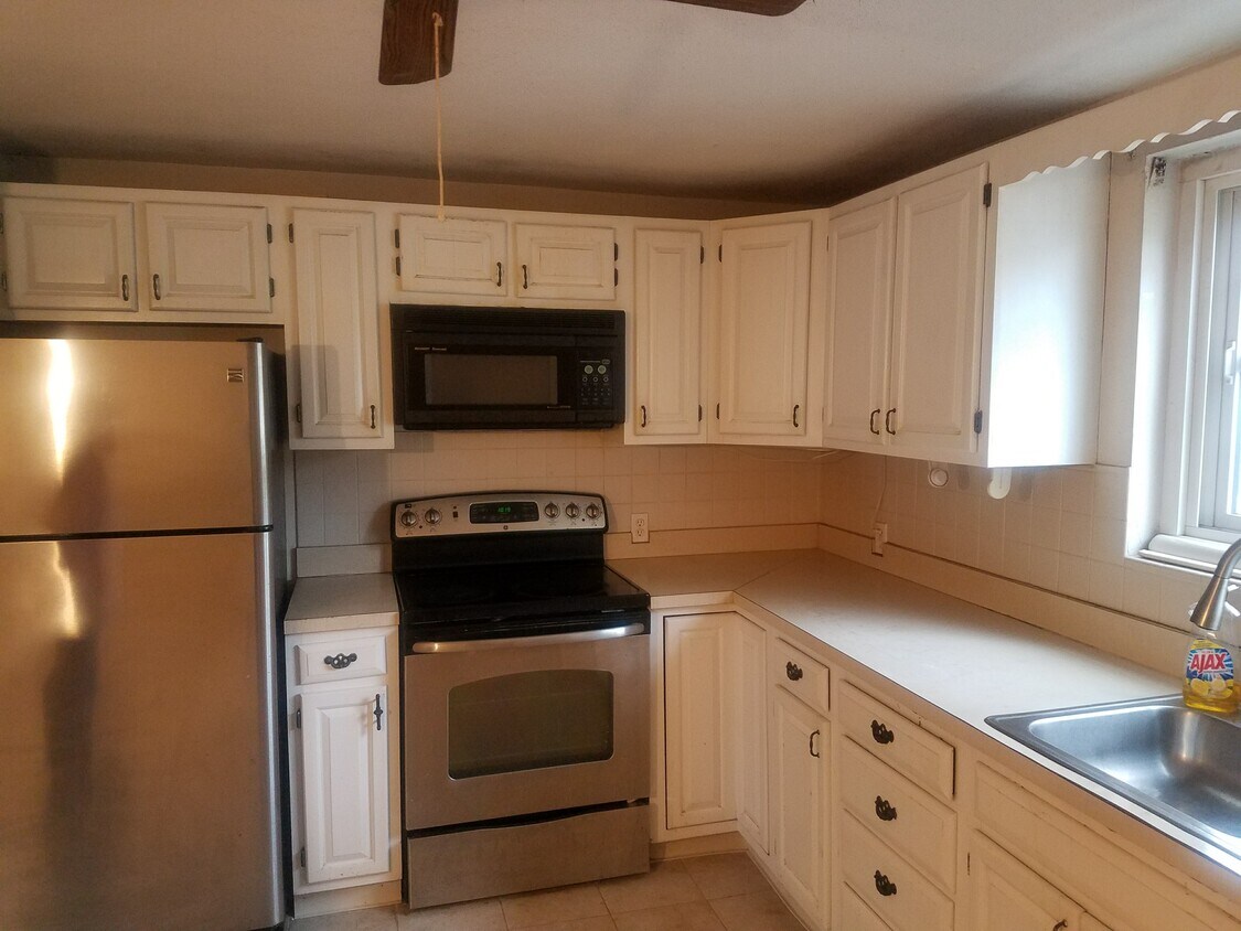 132 Emerson Gardens Rd Unit 131, Lexington, MA 02420 Condo for Rent in Lexington, MA