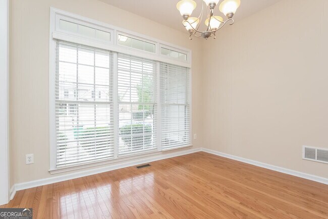 Foto del edificio - 3075 Woodbridge Ln