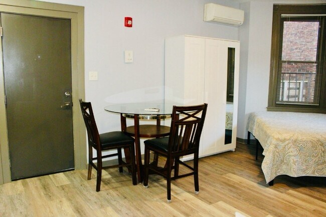 Foto del edificio - 842 Park Ave