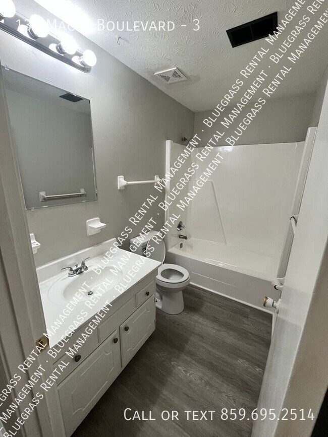 Foto del edificio - Newly Renovated Spacious 2 Bed 1.5 Bath in...