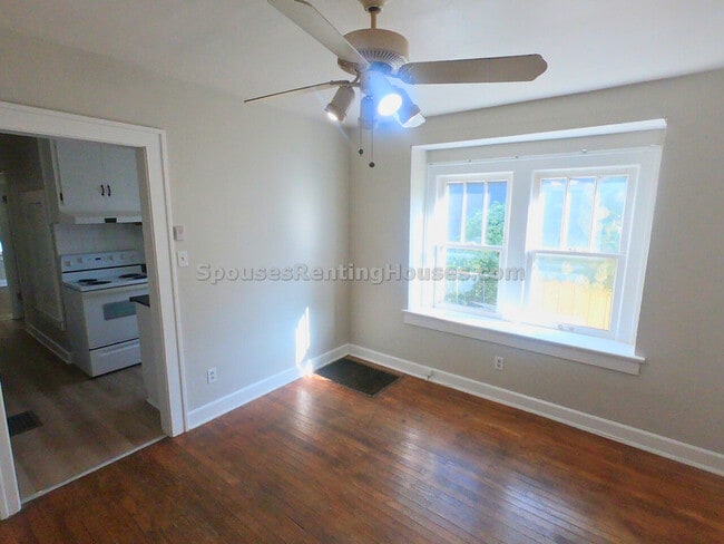 Foto del edificio - 1427 N Gladstone Ave