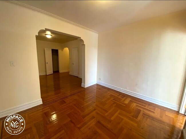Foto del edificio - 102 Albemarle Rd