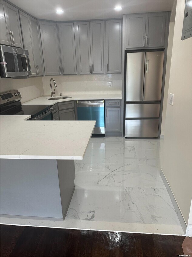 Foto principal - 47-31-47213 213th St
