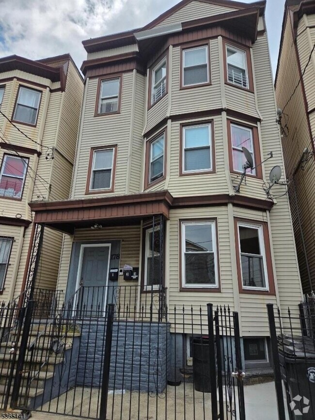 Building Photo - 178 S 11th St