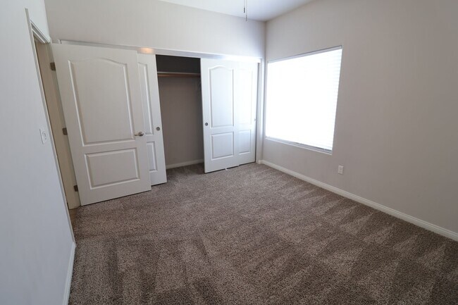 Building Photo - Northview Meadows Luxury Duplexes!