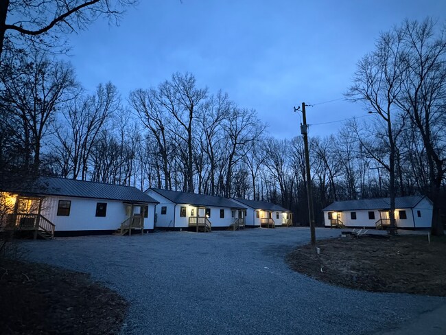 Foto del edificio - 213 Bloom Dr