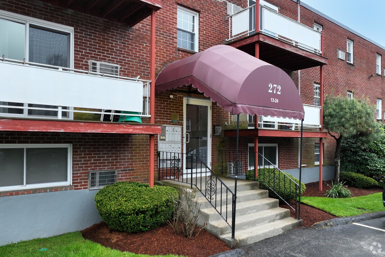 Entry - Brook Bend II Condos