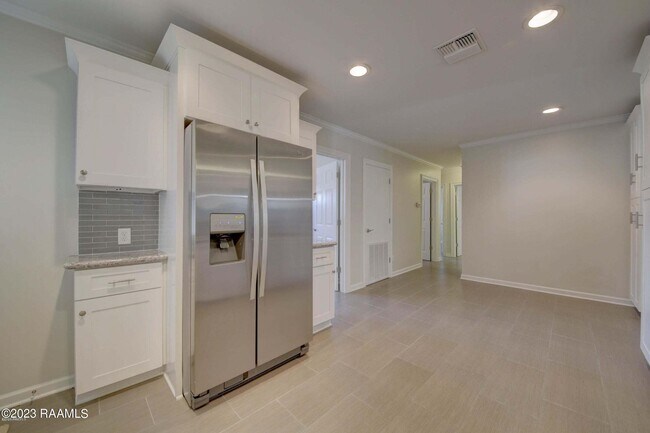 Building Photo - 106 John Wayne Dr