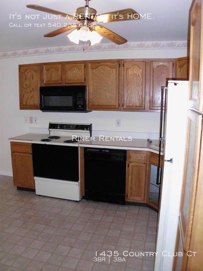 Building Photo - 1435 Country Club Ct