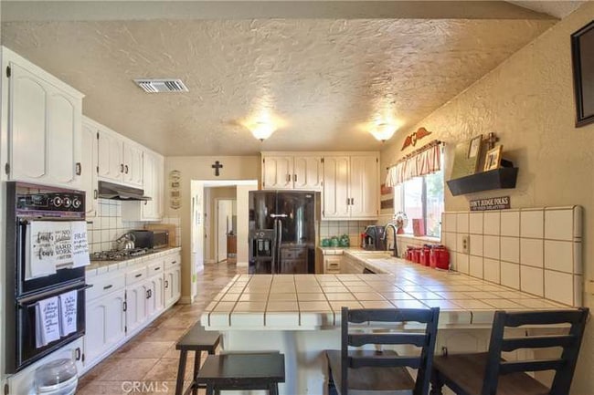 Foto del edificio - 21355 Webster Ave