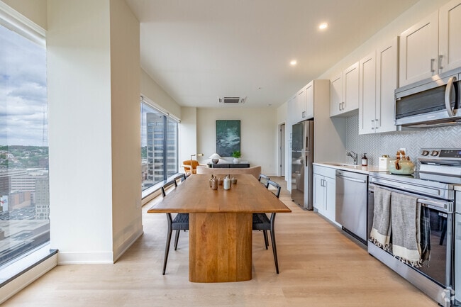 2BR, 2BA - 1,050SF - Kitchen - 7 West 7th Apartments