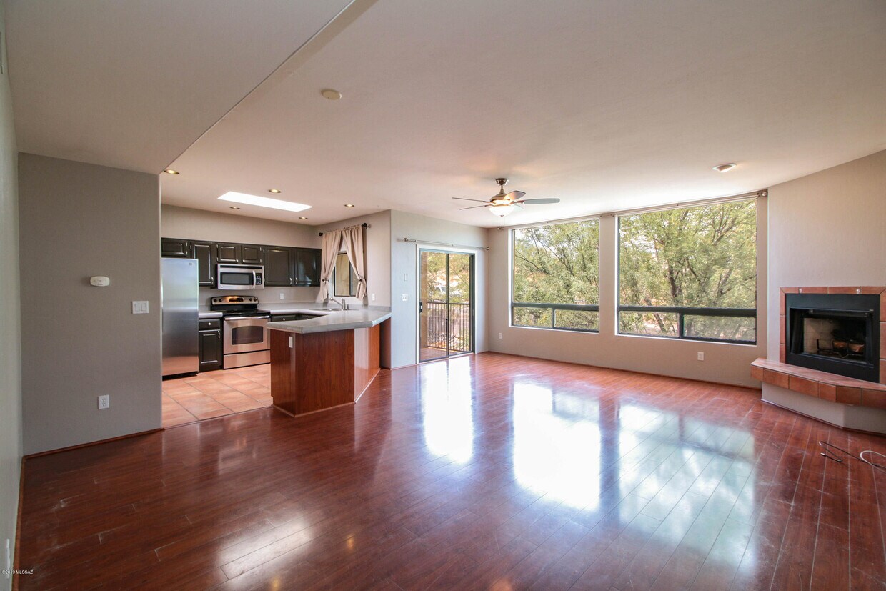 Primary Photo - 2990 W Trevi Pl