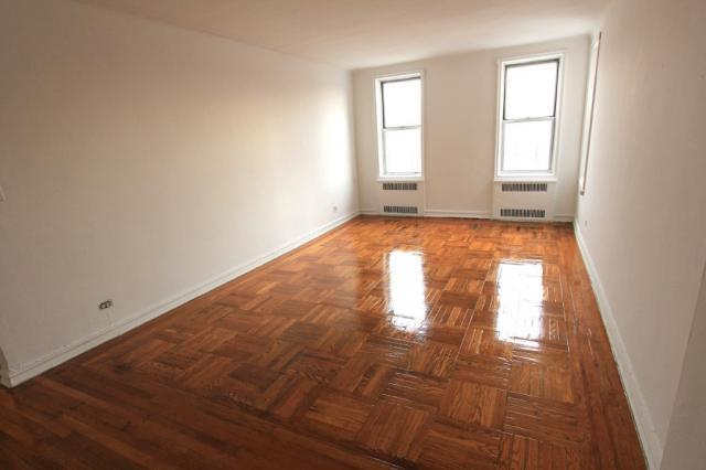 Foto principal - 1 bedroom in Rego Park NY 11374