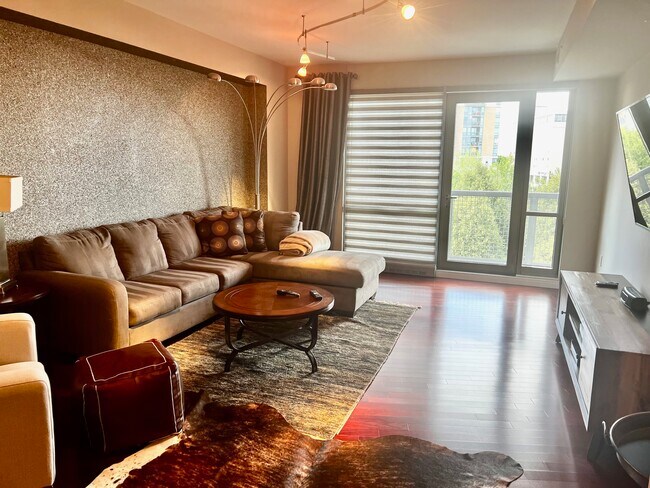 balcony - 220 S 31st Ave