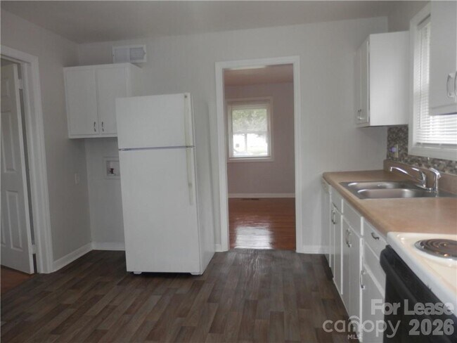 Foto del edificio - 2827 Burbank Dr