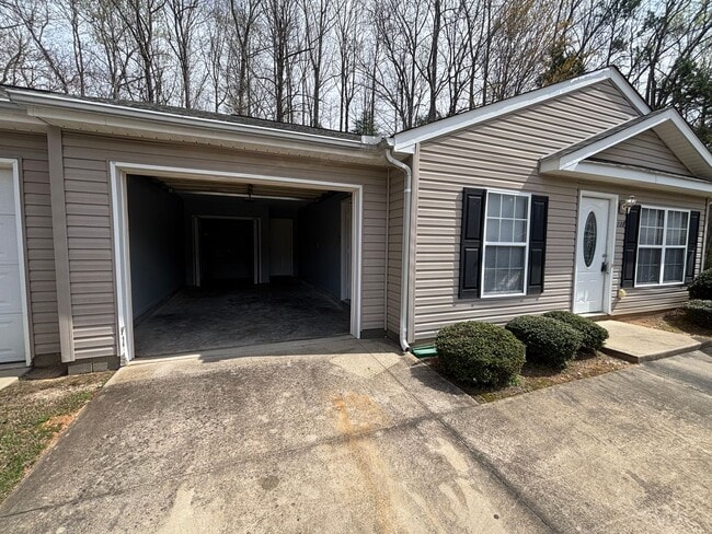 Building Photo - Homes of Hope 3 Bedroom, 2 Bathroom Home in York, SC