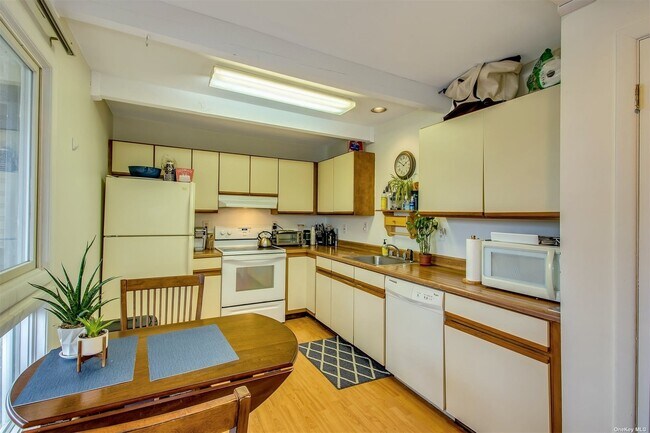 Foto del edificio - 95 Springville Rd