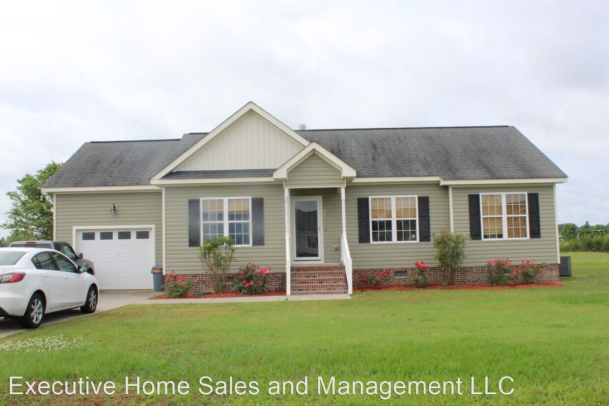 Primary Photo - 3 br, 2 bath House - 200 Labrador Court
