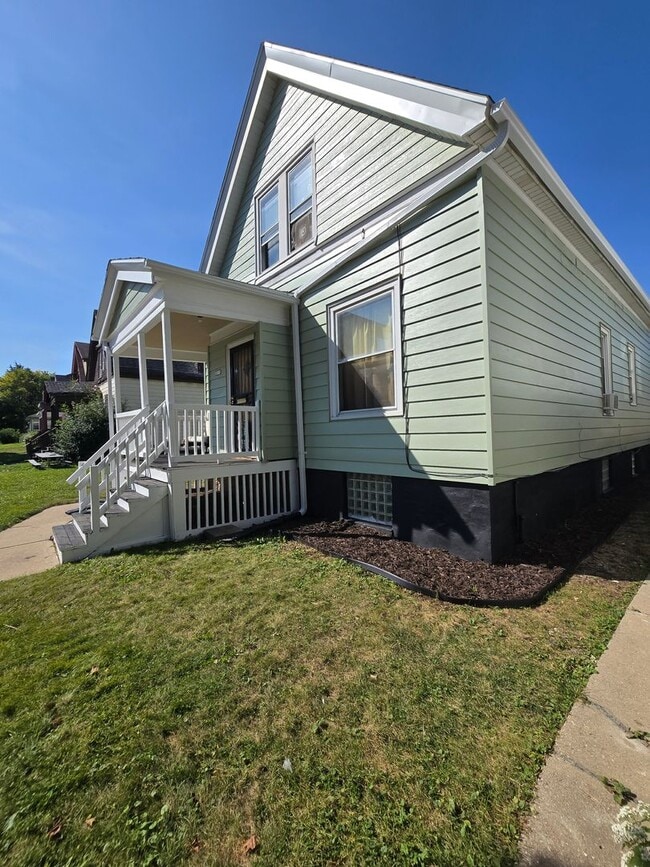 Building Photo - 3163 N Palmer St