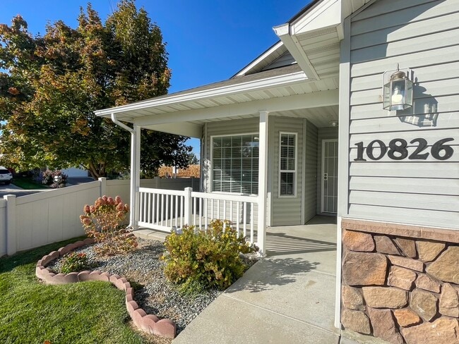 Building Photo - 10826 Hackberry St