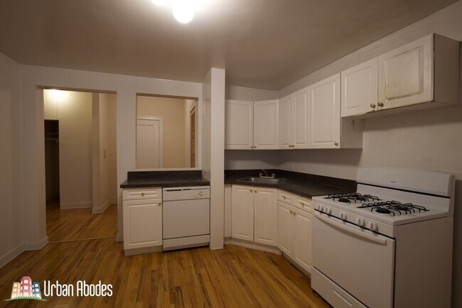 Building Photo - 1317 Oakton St