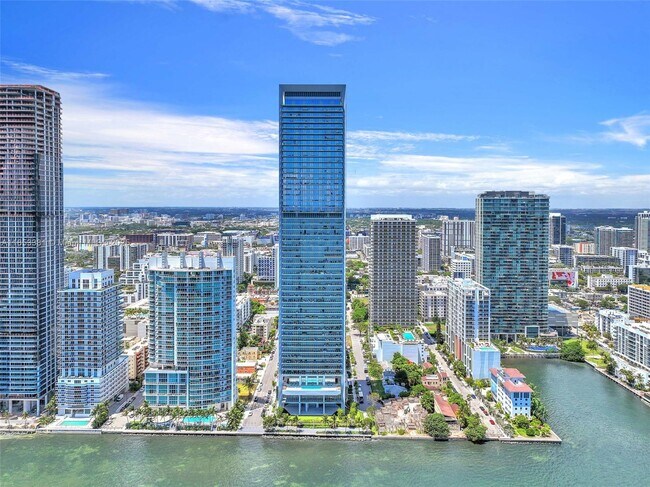 Foto del edificio - 700 NE 26th Terrace