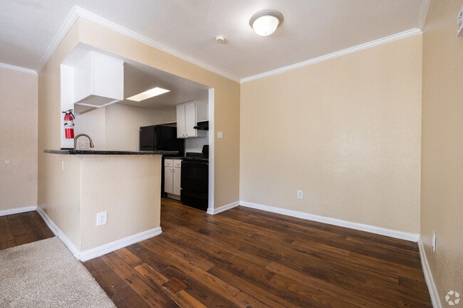 DINING ROOM - 614 SQFT. - Venetian Apartamentos Houston