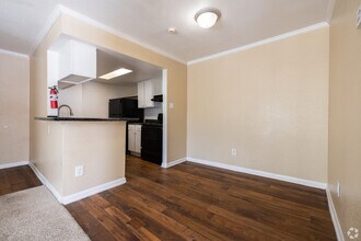DINING ROOM - 614 SQFT. - Venetian Apartamentos Houston