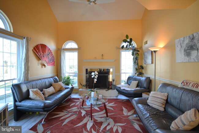 Building Photo - 631 Danbury Ct