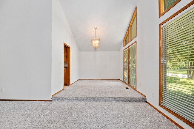Building Photo - 4956 Riverfront Pl