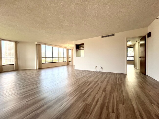 Foto del edificio - Punchbowl- Continental Plaza: Large 2BR, 2...