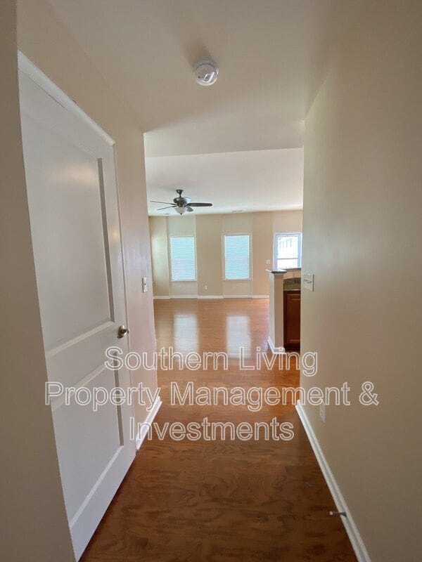 Foto del edificio - 2601 Silverthorn Dr
