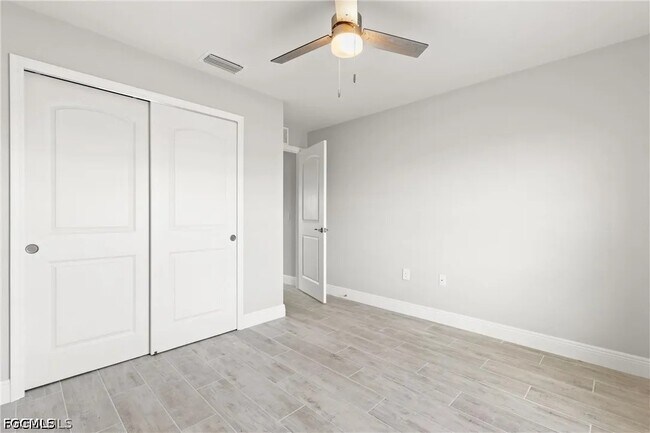 Building Photo - 1322 NE 12th Pl