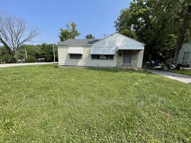 Building Photo - 9173 Bel Cour Dr