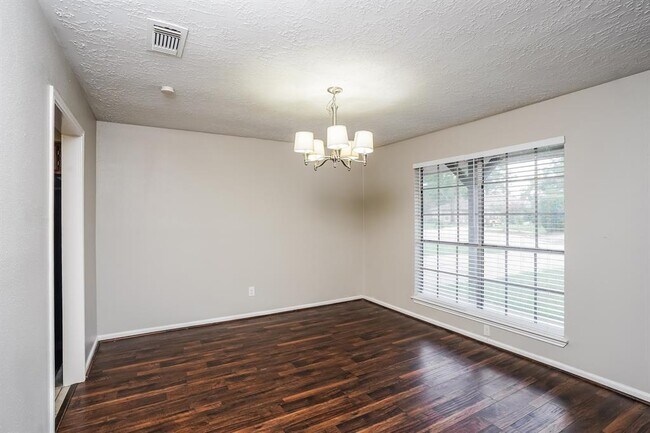 Foto del edificio - 17927 Lake Manor Dr