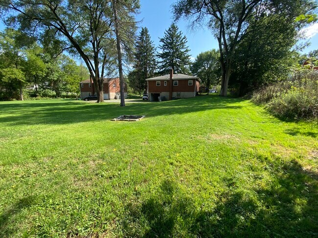 Foto del edificio - 124 Parkwood Ln