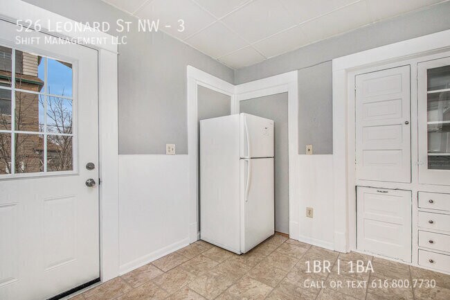Foto del edificio - 526 Leonard St NW