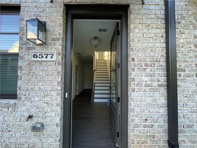 Building Photo - 6577 Beacon Dr