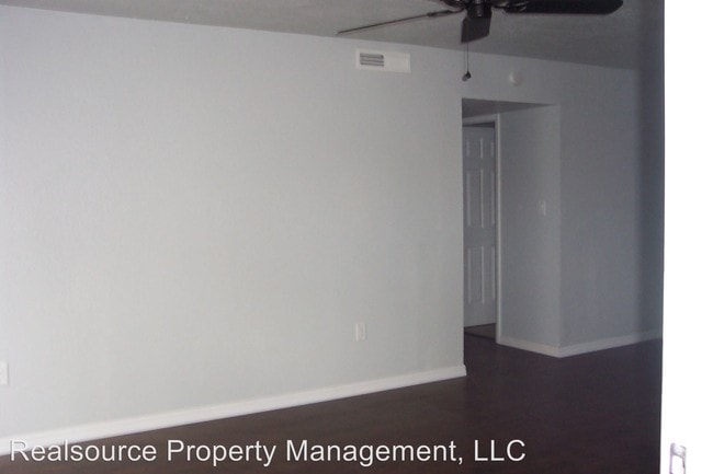 Building Photo - 2103 S Mills Ave