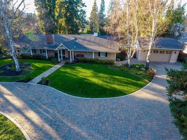 Building Photo - Gorgeous Property on Private Street conven...