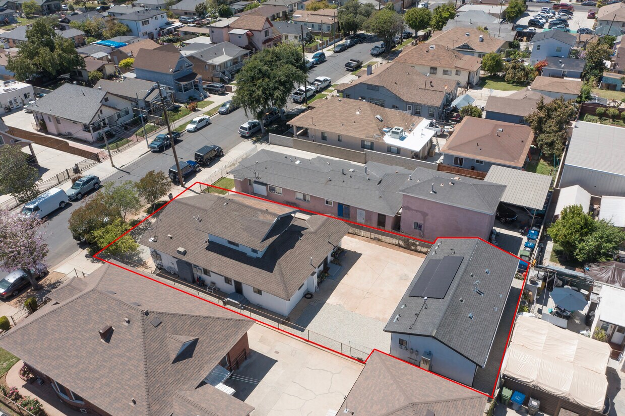 Foto principal - 3045 E 5th St