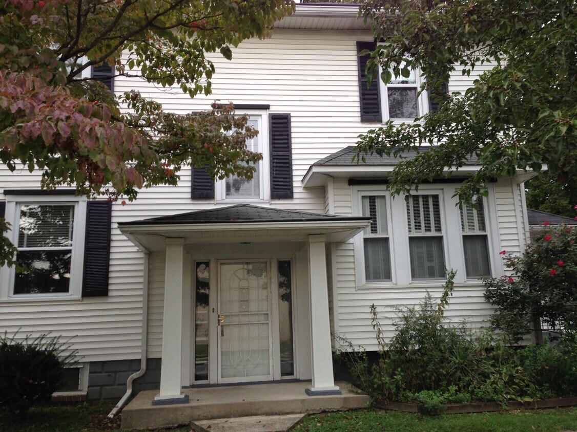 Primary Photo - 219 E High St