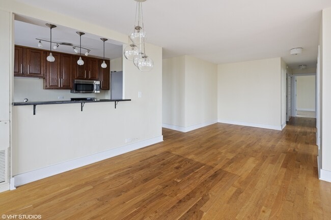 Building Photo - 1660 N La Salle Dr