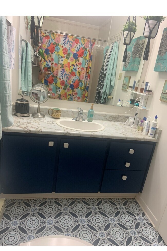 Bathroom - 71 Sweetland Av
