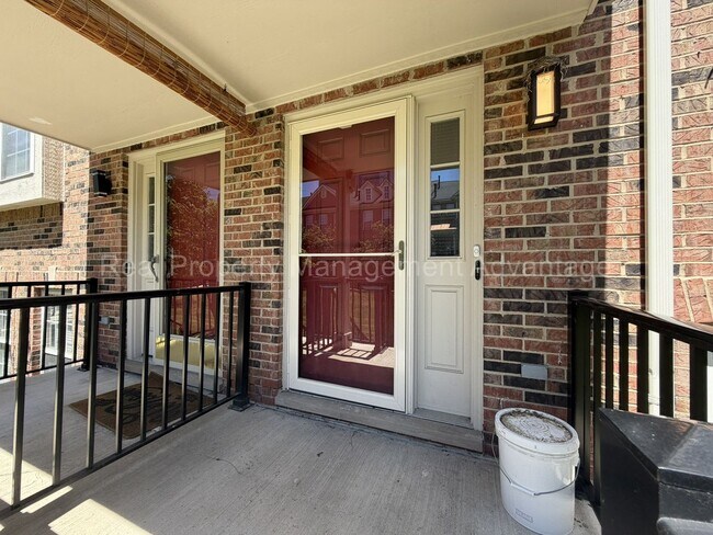Foto del edificio - Rare and Modern Downtown Southfield Condo with 3 Beds, 2.5 Baths + 2-Car Garage