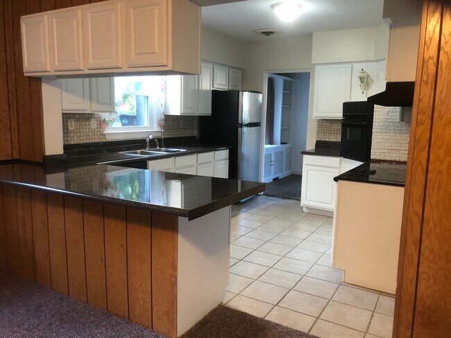 Foto del edificio - 300 Heikes Ave