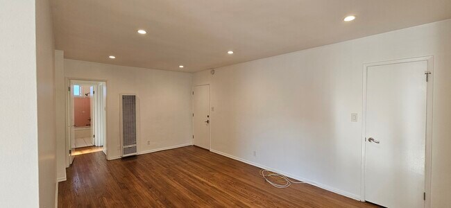 Foto del edificio - 1227 S Holt Ave