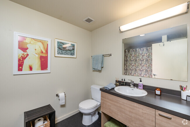 1BR, 1BA - 2,500SF - Bathroom - Syndicate Building